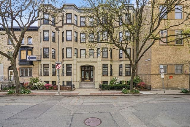 39 Hemenway St 27, Boston, MA 02115