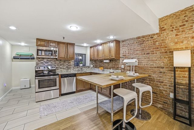 39 Hemenway St 27, Boston, MA 02115