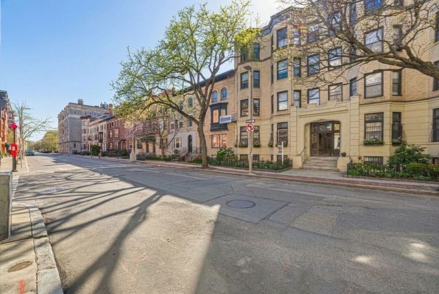 39 Hemenway St 27, Boston, MA 02115