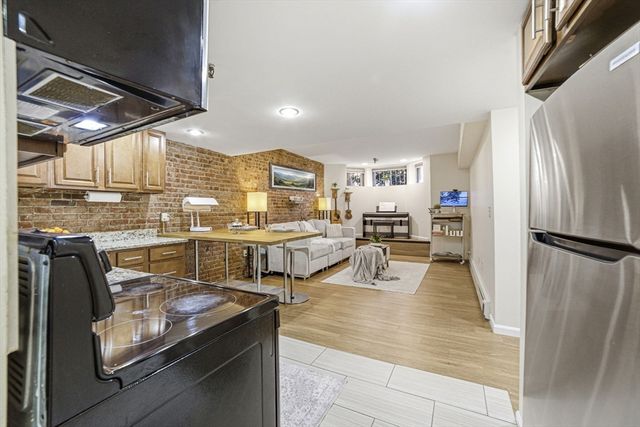 39 Hemenway St 27, Boston, MA 02115