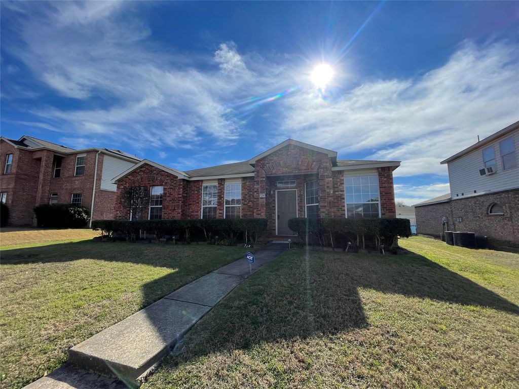724 Courson Drive, Desoto, TX 75115