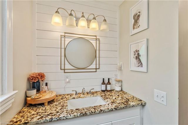 318 Oakdale Street, Mount Airy, NC 27030
