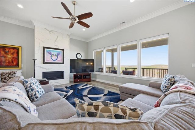 7022 Corsica St, West Richland, WA 99353