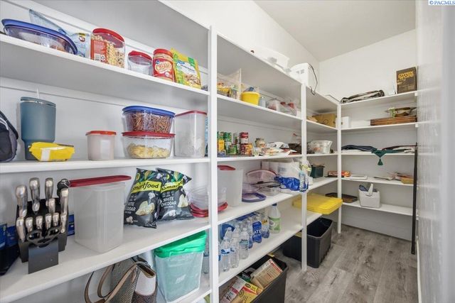 7022 Corsica St, West Richland, WA 99353