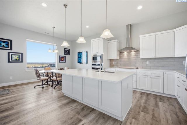 7022 Corsica St, West Richland, WA 99353