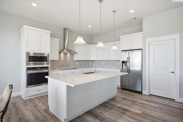 7022 Corsica St, West Richland, WA 99353