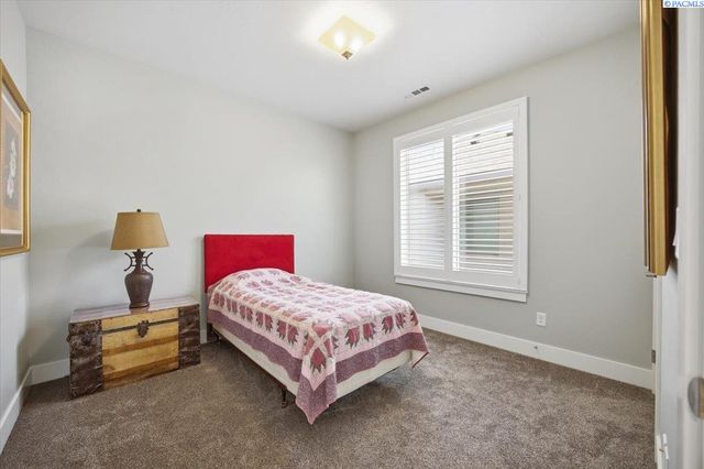 7022 Corsica St, West Richland, WA 99353