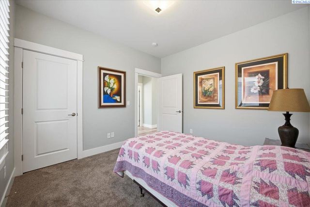 7022 Corsica St, West Richland, WA 99353