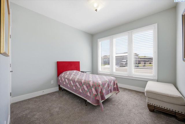 7022 Corsica St, West Richland, WA 99353