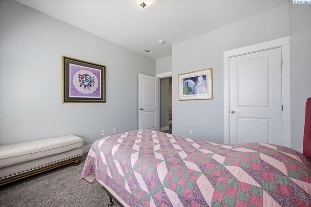 7022 Corsica St, West Richland, WA 99353