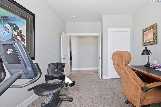 7022 Corsica St, West Richland, WA 99353