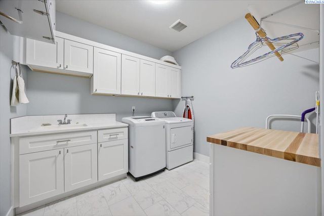 7022 Corsica St, West Richland, WA 99353