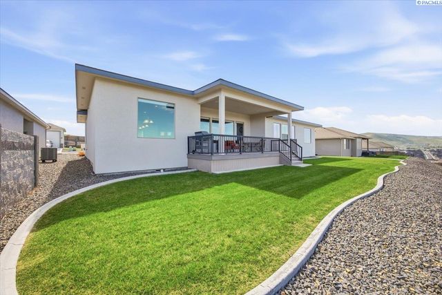 7022 Corsica St, West Richland, WA 99353