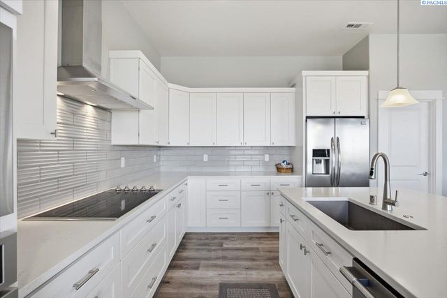 7022 Corsica St, West Richland, WA 99353