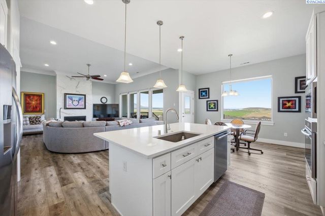 7022 Corsica St, West Richland, WA 99353