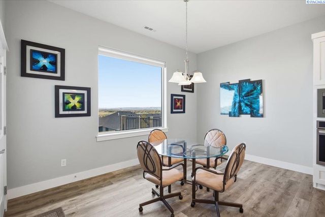 7022 Corsica St, West Richland, WA 99353