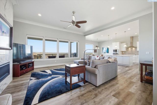 7022 Corsica St, West Richland, WA 99353