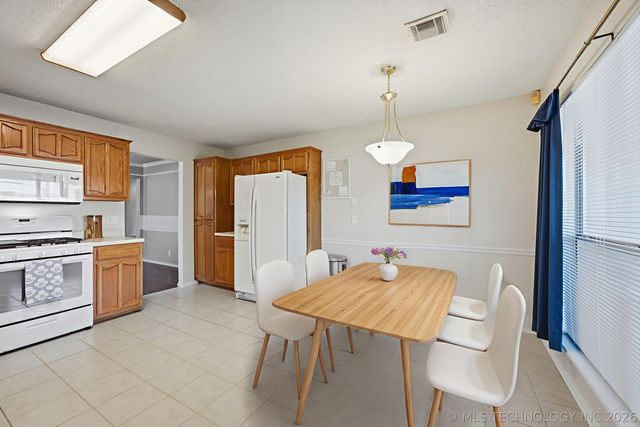 704 E Helena Street, Broken Arrow, OK 74012