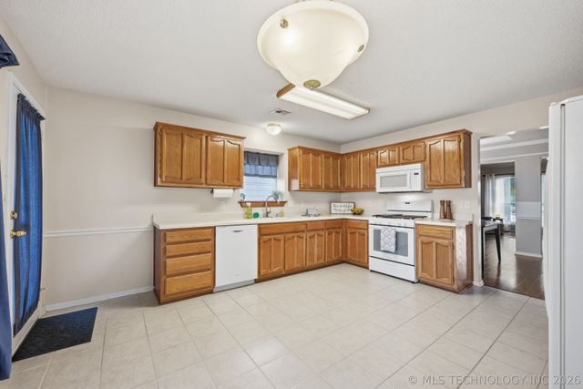 704 E Helena Street, Broken Arrow, OK 74012