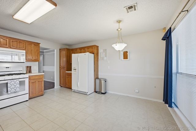 704 E Helena Street, Broken Arrow, OK 74012