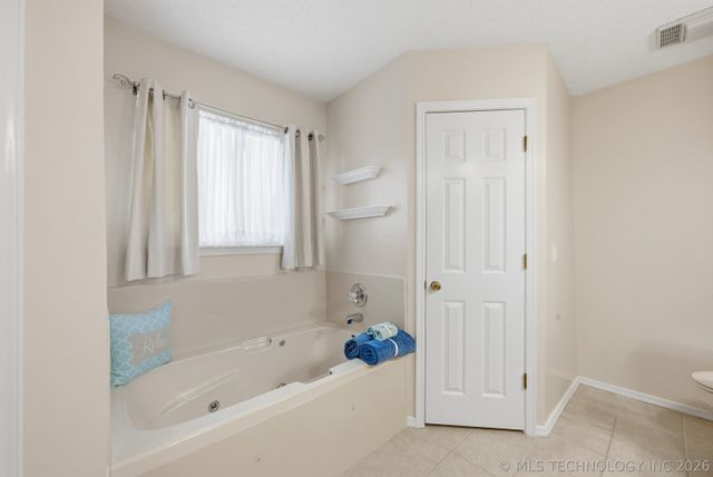 704 E Helena Street, Broken Arrow, OK 74012