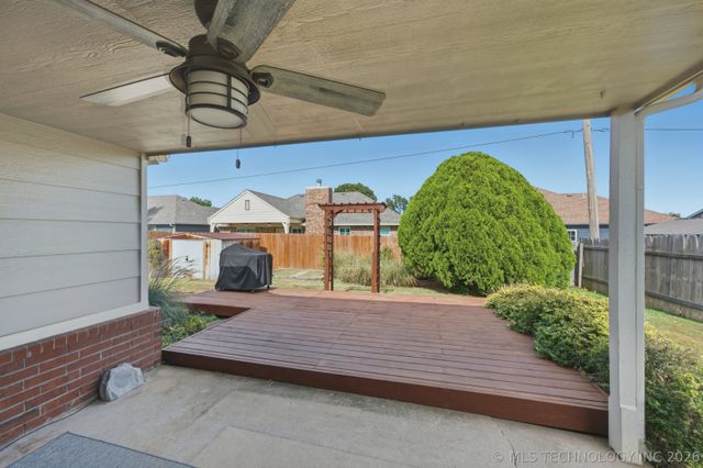 704 E Helena Street, Broken Arrow, OK 74012