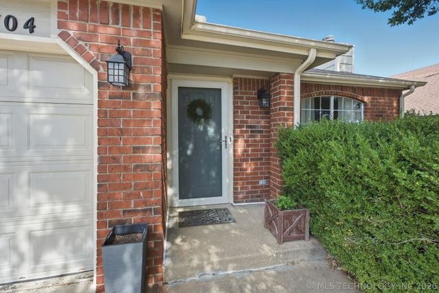 704 E Helena Street, Broken Arrow, OK 74012