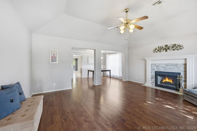 704 E Helena Street, Broken Arrow, OK 74012