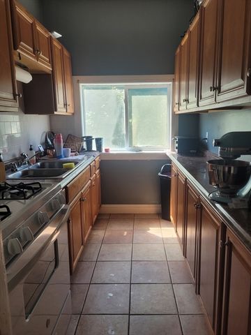371 Osborn St, Fall River, MA 02724