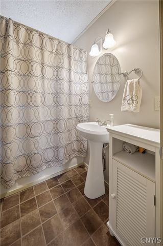 910 County Route 25, Minetto, NY 13126