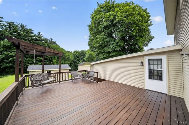 910 County Route 25, Minetto, NY 13126