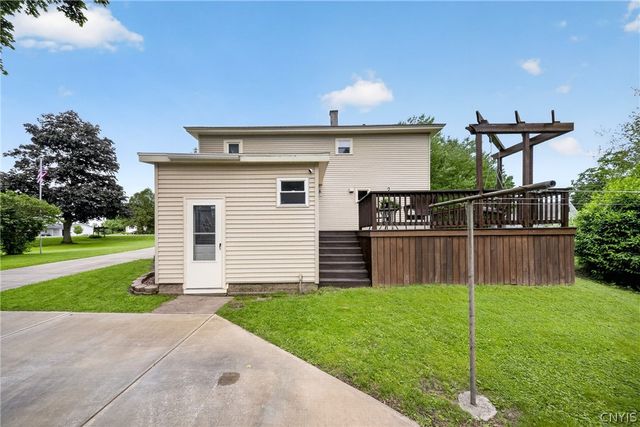 910 County Route 25, Minetto, NY 13126
