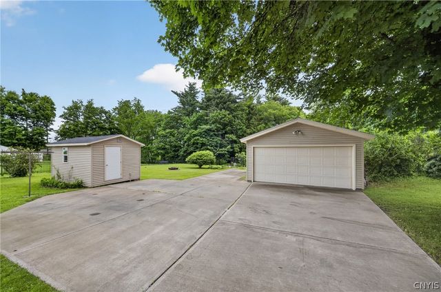 910 County Route 25, Minetto, NY 13126