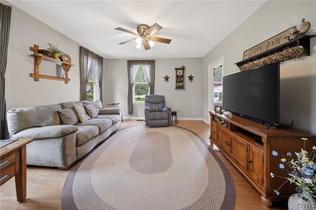 910 County Route 25, Minetto, NY 13126