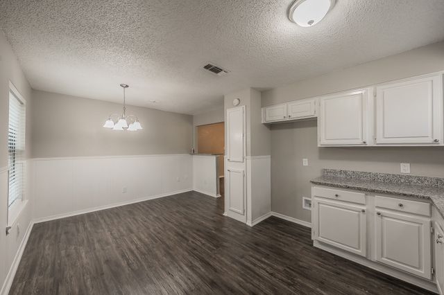 912 Red Oak Street, Azle, TX 76020