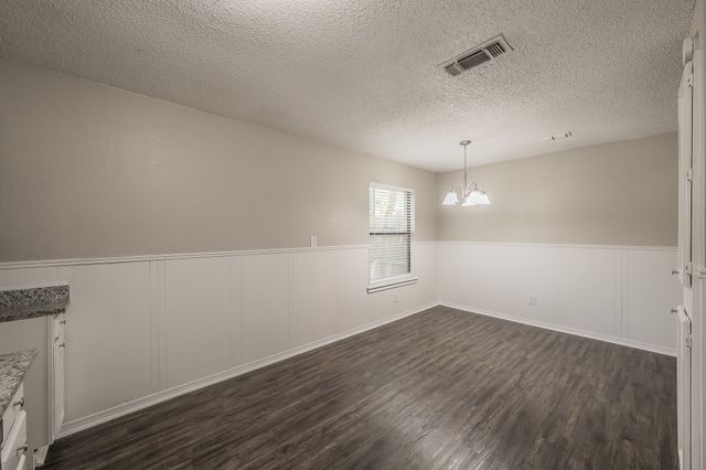 912 Red Oak Street, Azle, TX 76020