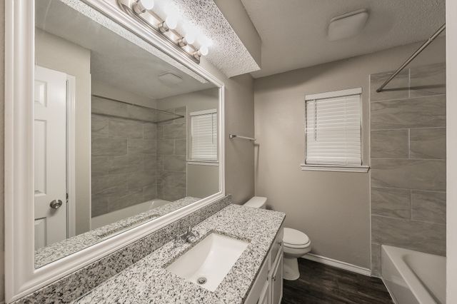 912 Red Oak Street, Azle, TX 76020