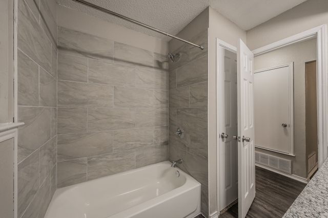 912 Red Oak Street, Azle, TX 76020