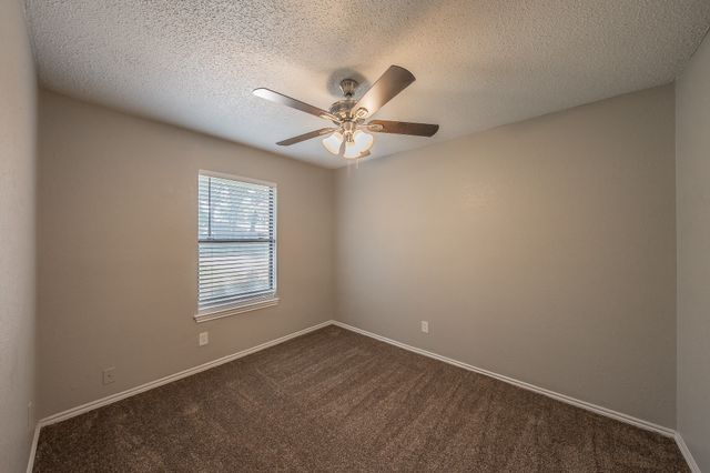 912 Red Oak Street, Azle, TX 76020