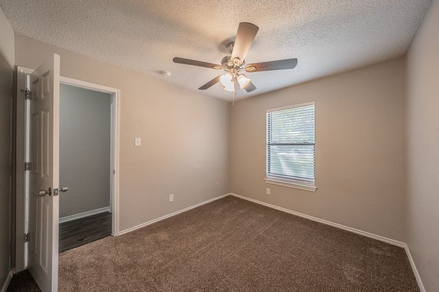 912 Red Oak Street, Azle, TX 76020