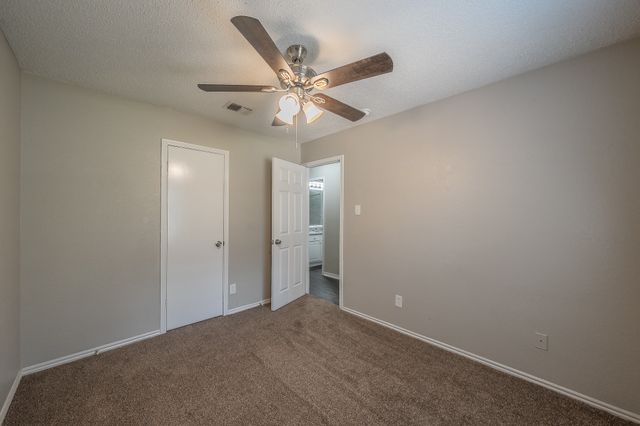 912 Red Oak Street, Azle, TX 76020