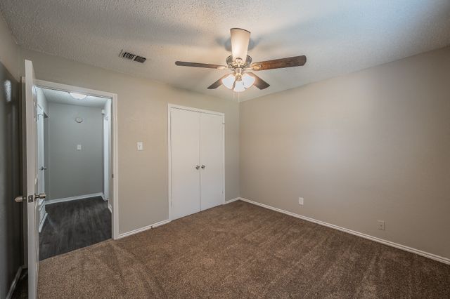 912 Red Oak Street, Azle, TX 76020