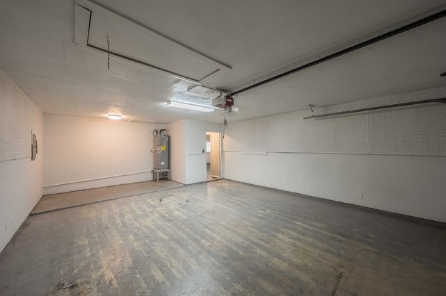 912 Red Oak Street, Azle, TX 76020