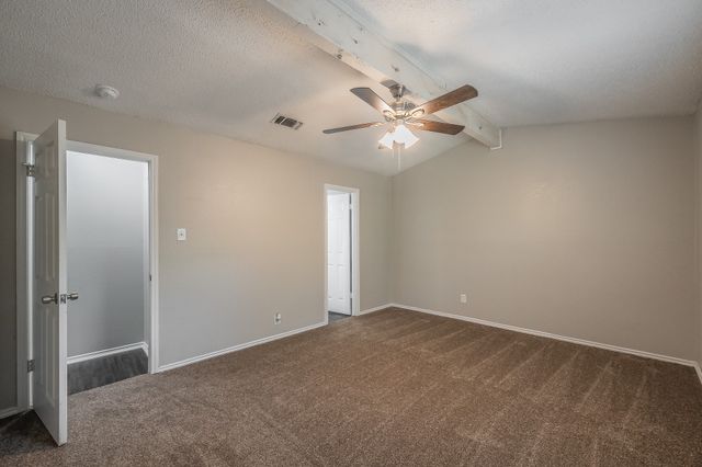 912 Red Oak Street, Azle, TX 76020