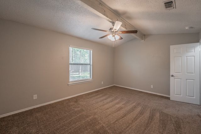 912 Red Oak Street, Azle, TX 76020