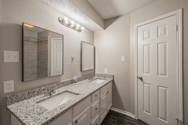 912 Red Oak Street, Azle, TX 76020