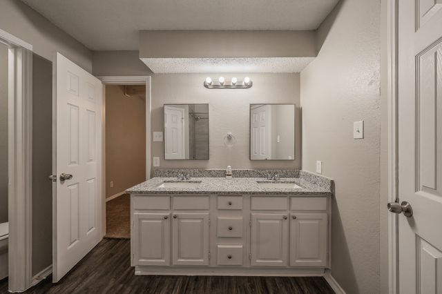 912 Red Oak Street, Azle, TX 76020