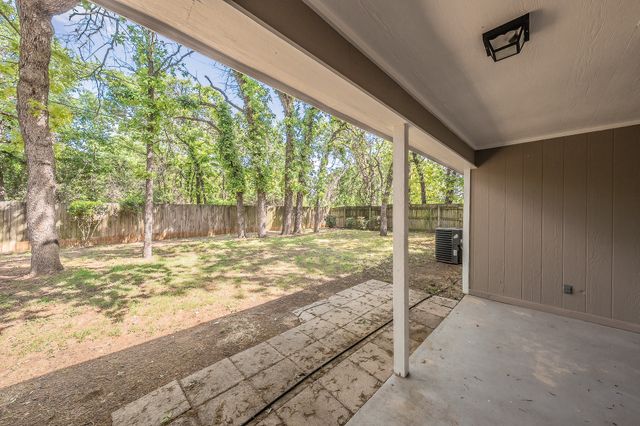 912 Red Oak Street, Azle, TX 76020