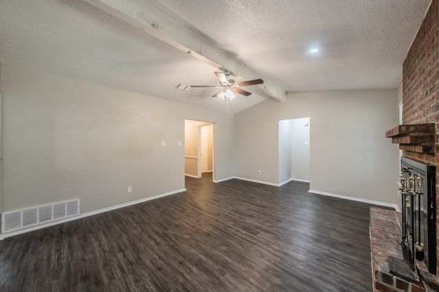 912 Red Oak Street, Azle, TX 76020