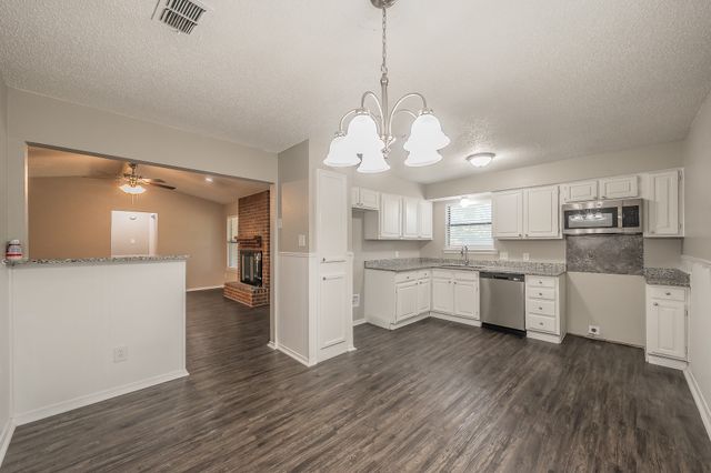 912 Red Oak Street, Azle, TX 76020